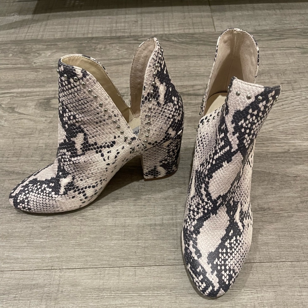 NWOT Steve Madden Snakeskin booties